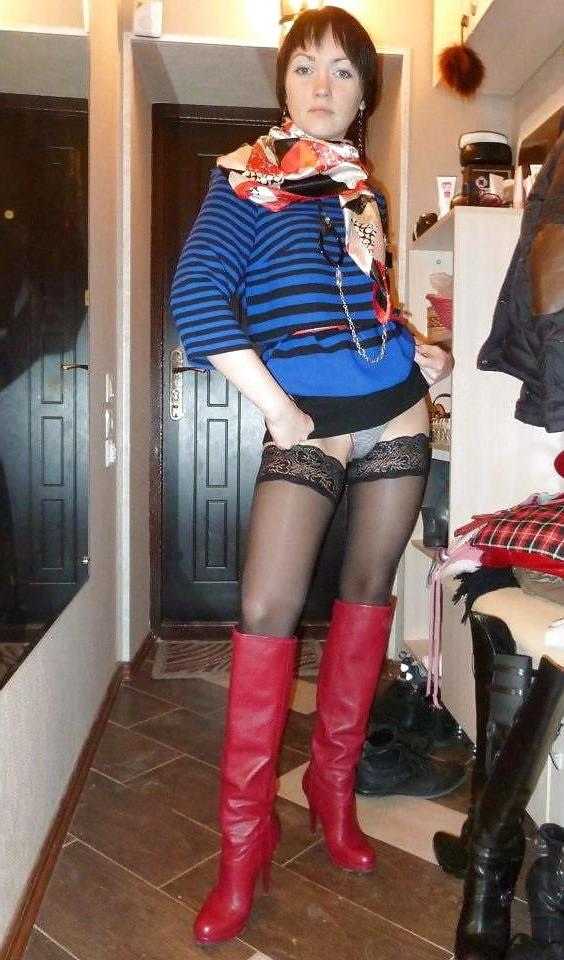 25P Mature Women in Nylons and Stockings 10