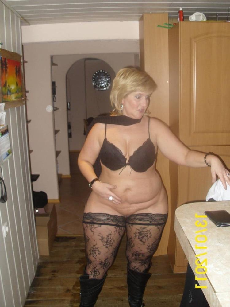 25P Mature Women in Nylons and Stockings 10