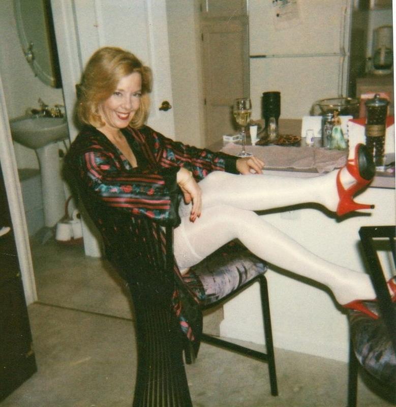 25P Mature Women in Nylons and Stockings 10