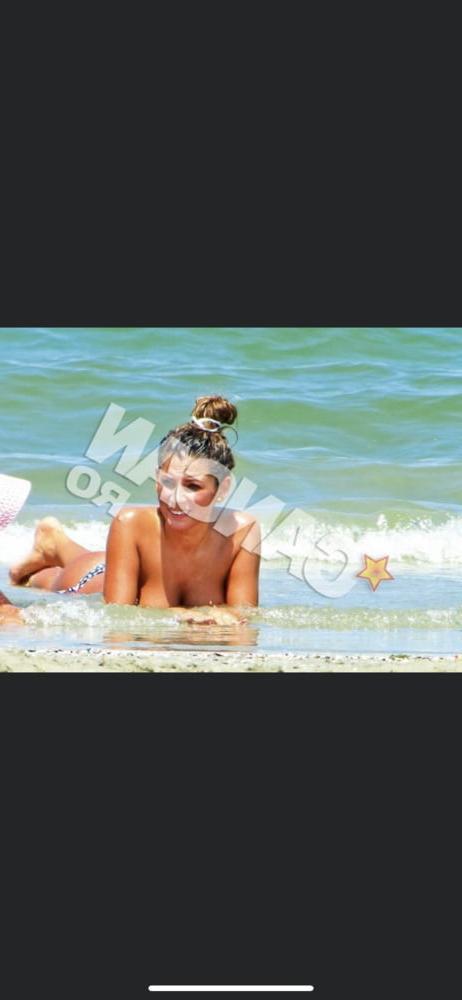25P Italian beach babes