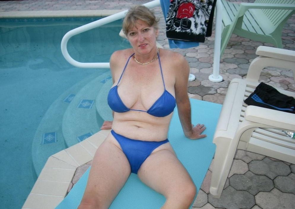 25P Matures at the pool 5