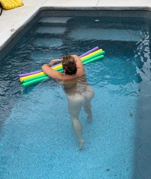 25P Matures at the pool 5