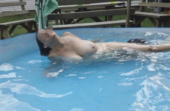 25P Matures at the pool 5