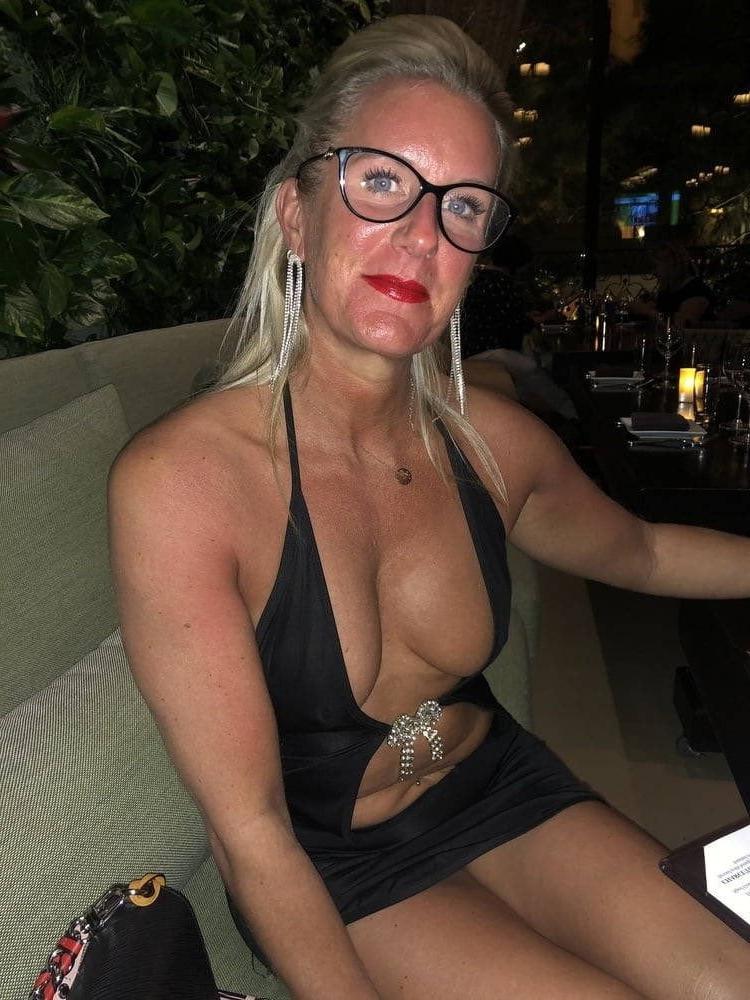 25P Mature non nude