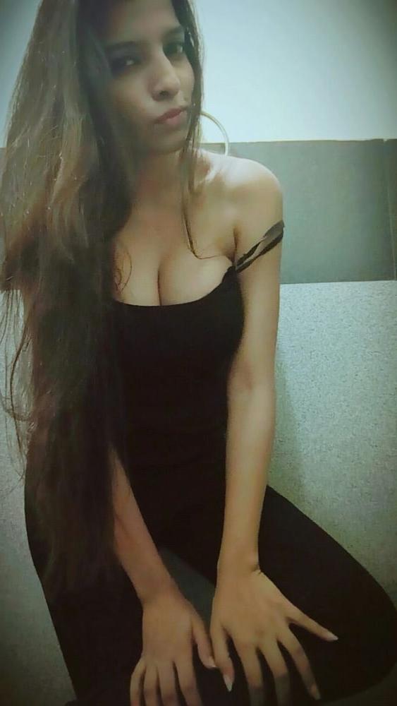 25P Sexiest babe with banging body
