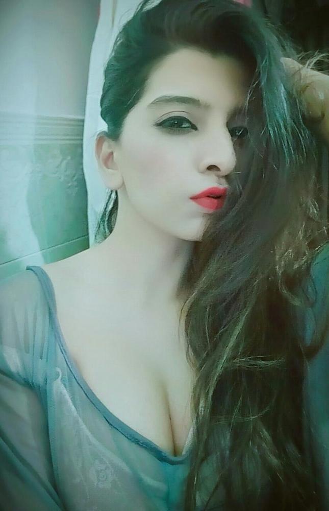 25P Sexiest babe with banging body