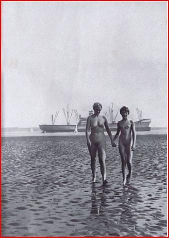 25P Naked people of vintage photos Vol. 29