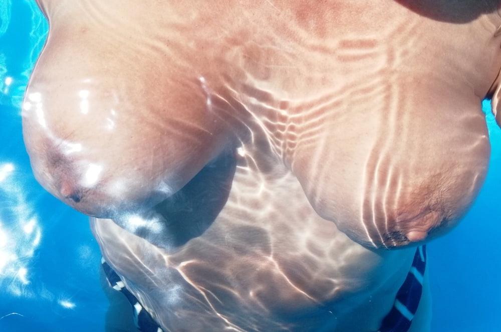 10P Titten raus im Pool