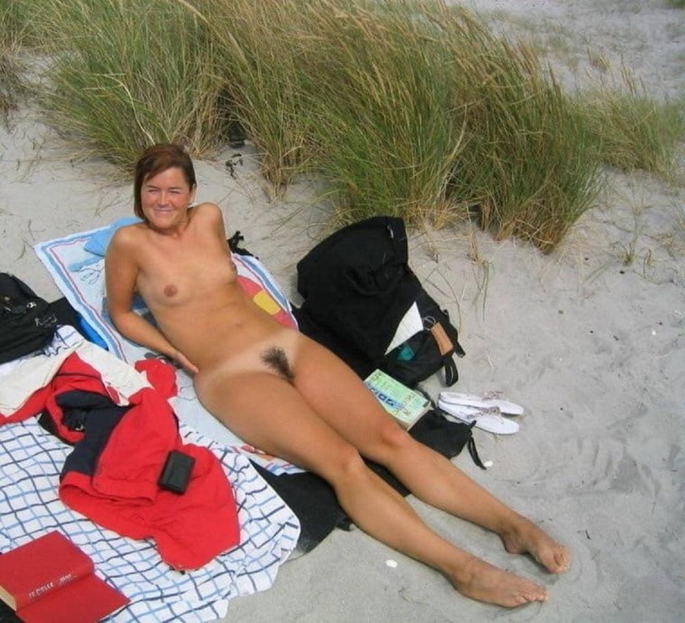 25P Mature beachbunnies and mermaids with natural tits 79