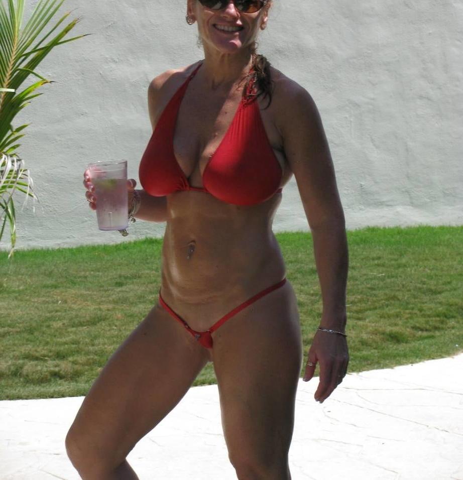 25P Mature beachbunnies and mermaids with natural tits 78
