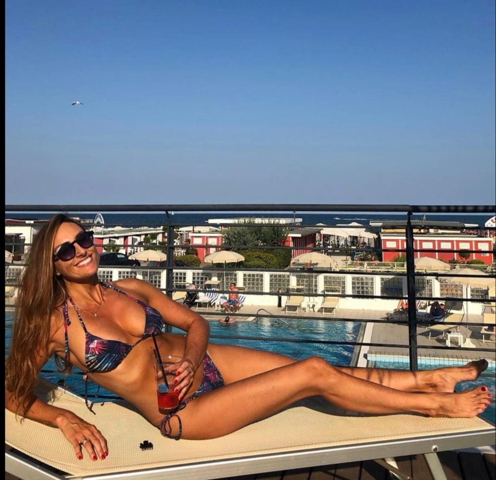 25P Italian MILF Silvia