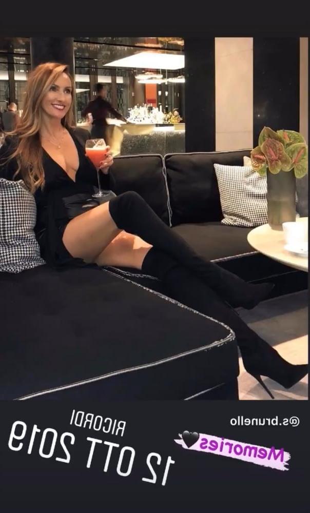 25P Italian MILF Silvia