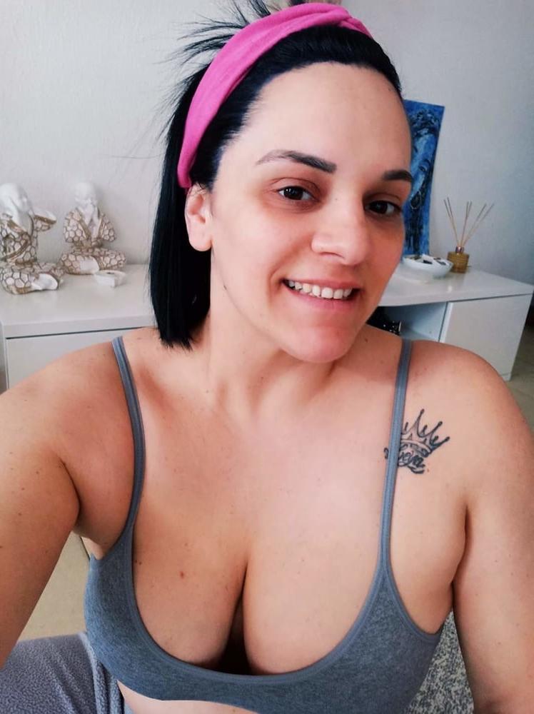 18P Portuguese barmaid