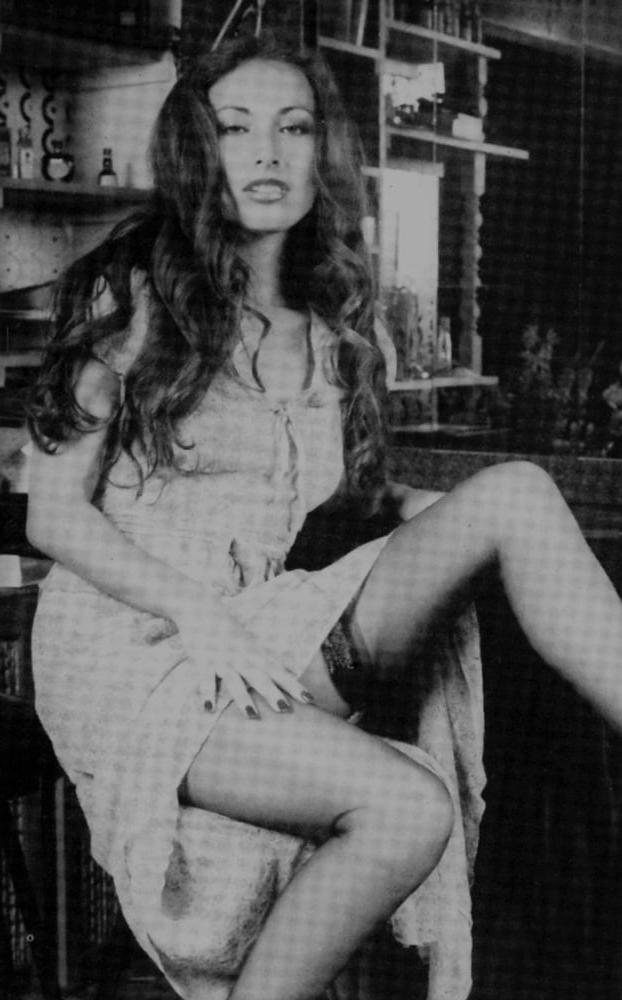 25P Loni Sanders – Vintage & Retro