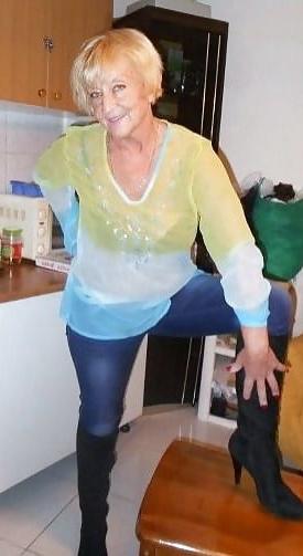 14P Stunning non-nude blonde GILF