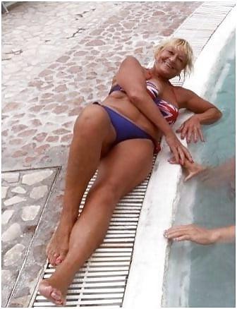 14P Stunning non-nude blonde GILF