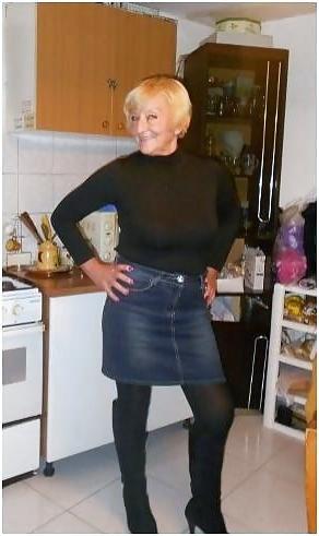 14P Stunning non-nude blonde GILF