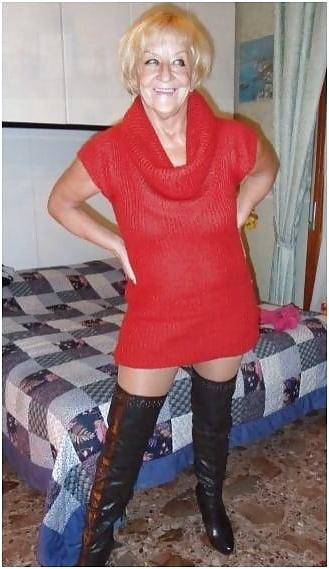 14P Stunning non-nude blonde GILF
