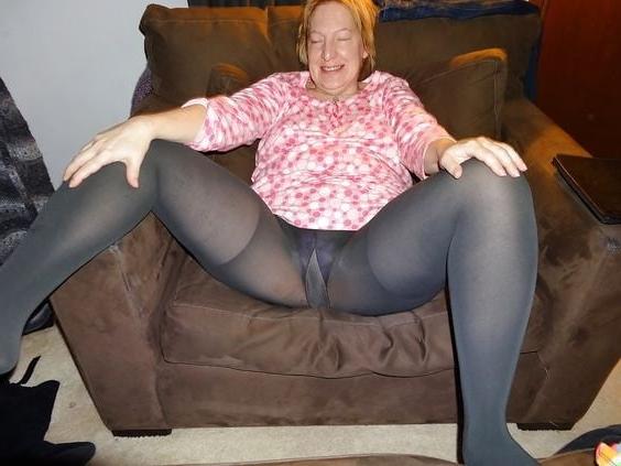25P Mature Women in Pantyhose 6