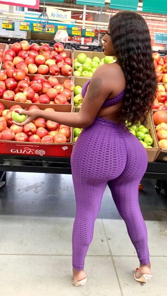 18P Big beautiful tits and ass