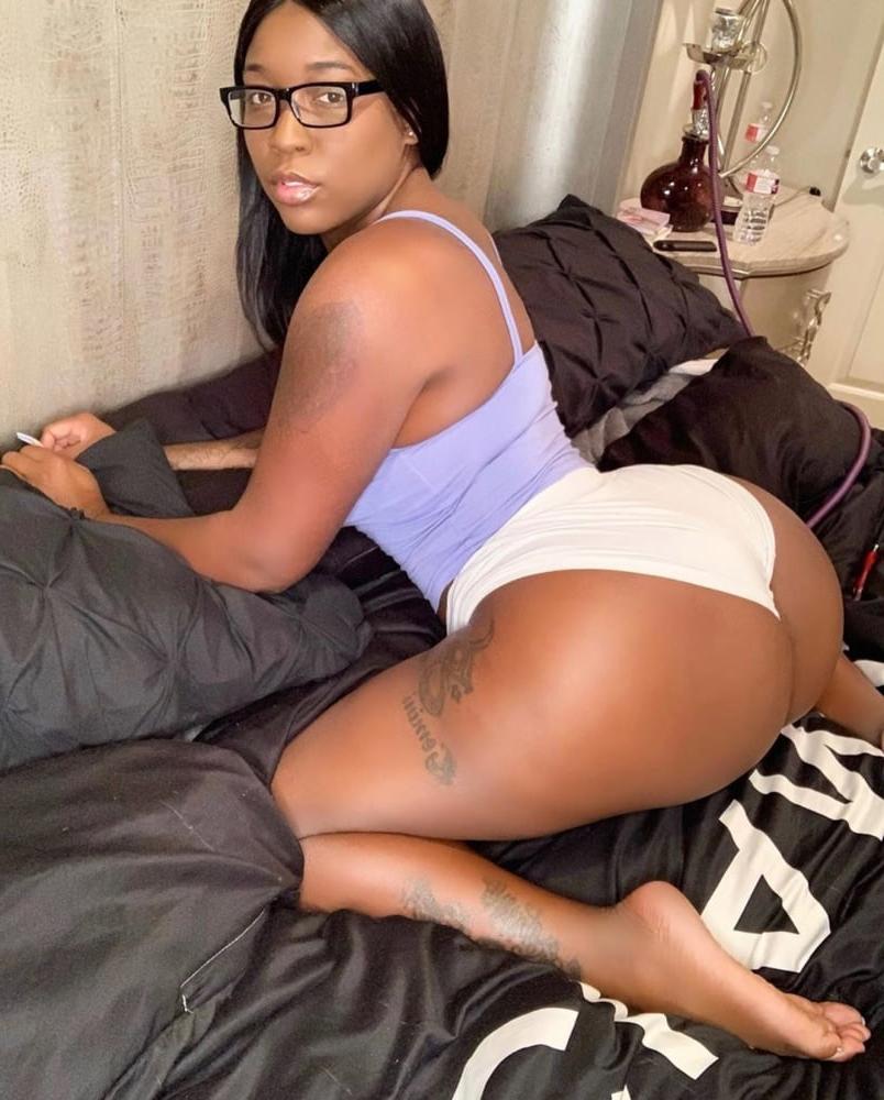 18P Big beautiful tits and ass