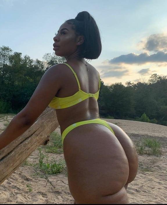 18P Big beautiful tits and ass
