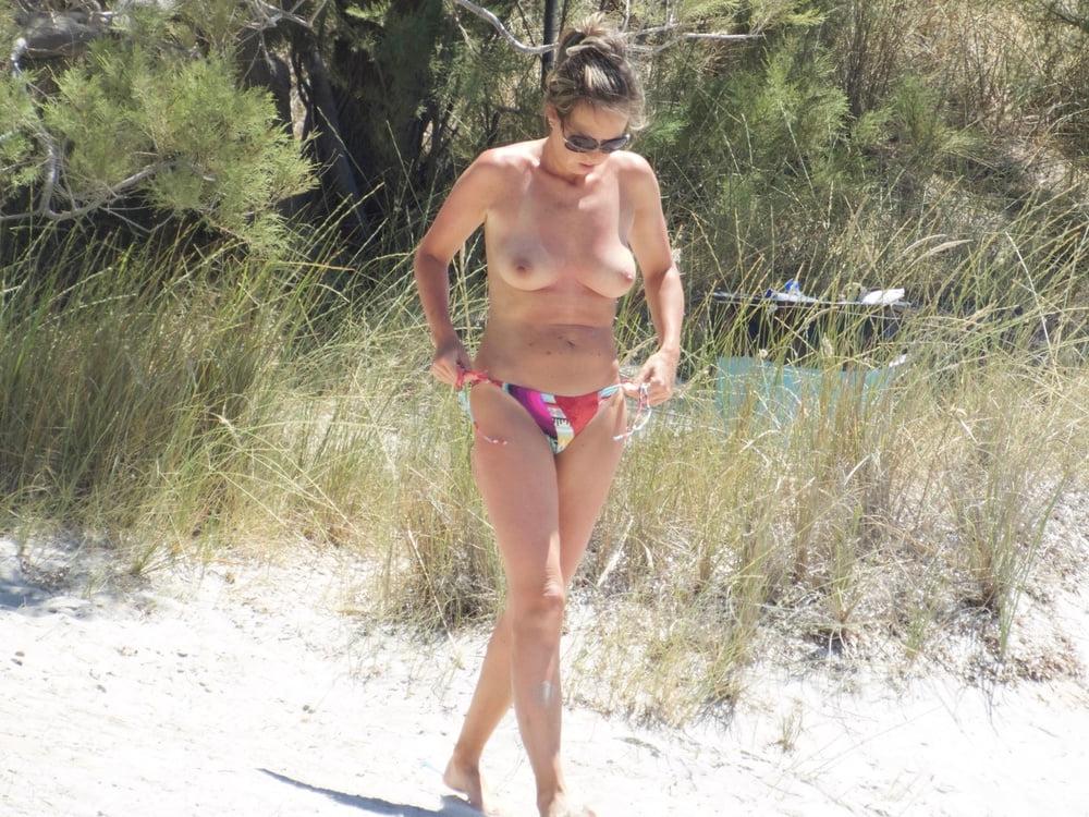 6P Italian mom big white tits topless beach Naxos