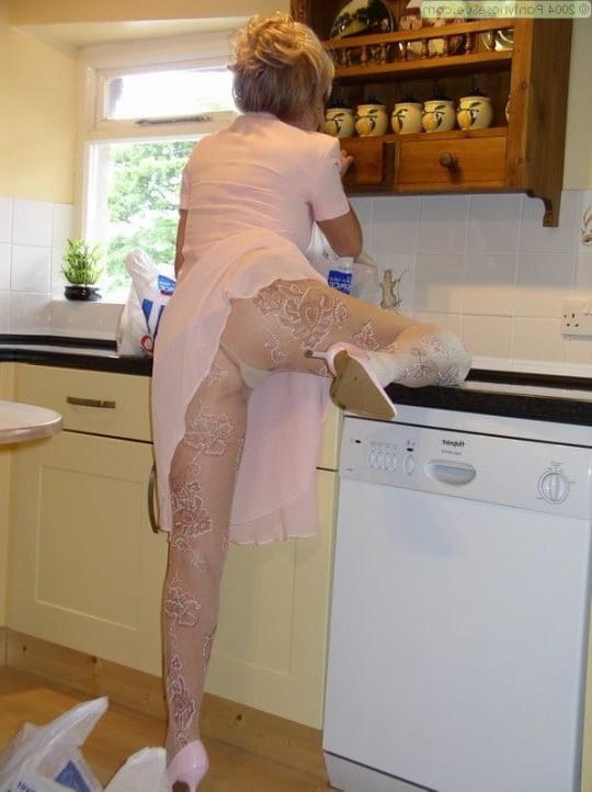 25P Mature Women in Pantyhose