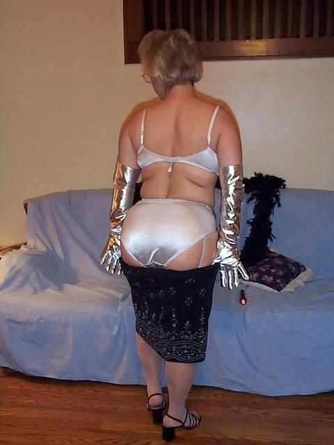 25P Mature Women in Nylons and Stockings 6