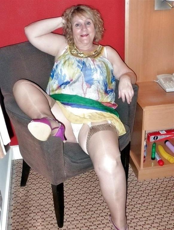 25P Mature Women in Nylons and Stockings 4