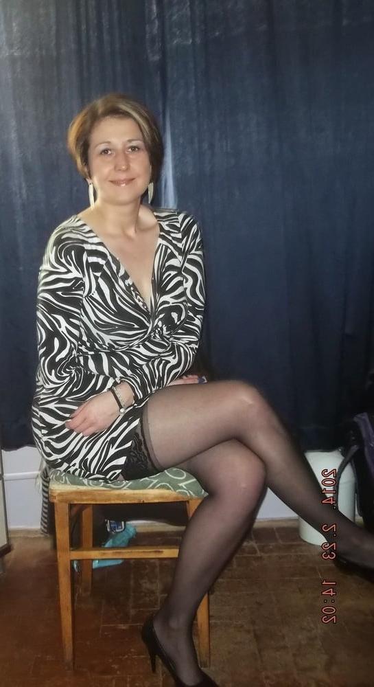 25P Mature Women in Nylons and Stockings 4