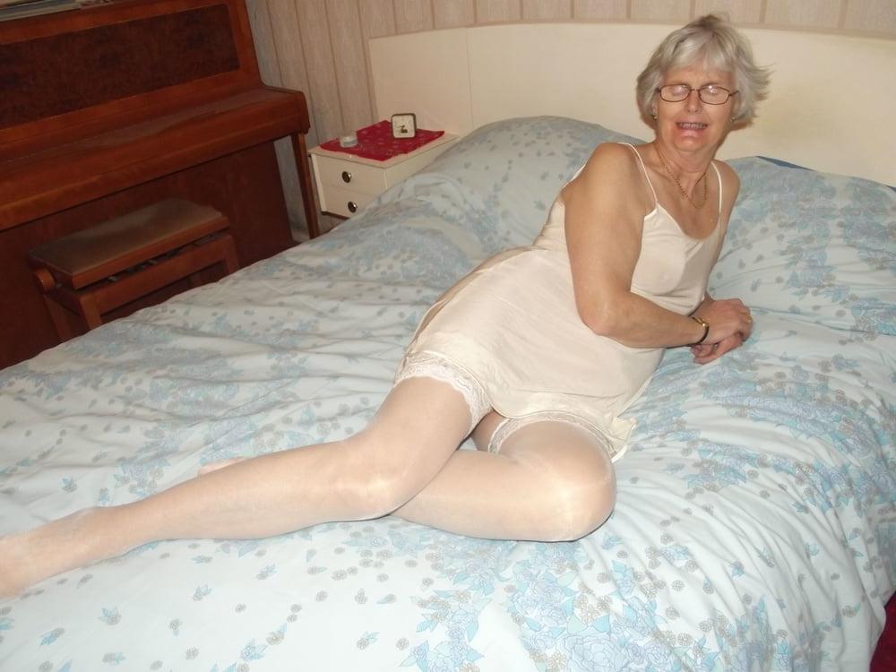 25P Mature Women in Nylons and Stockings 4