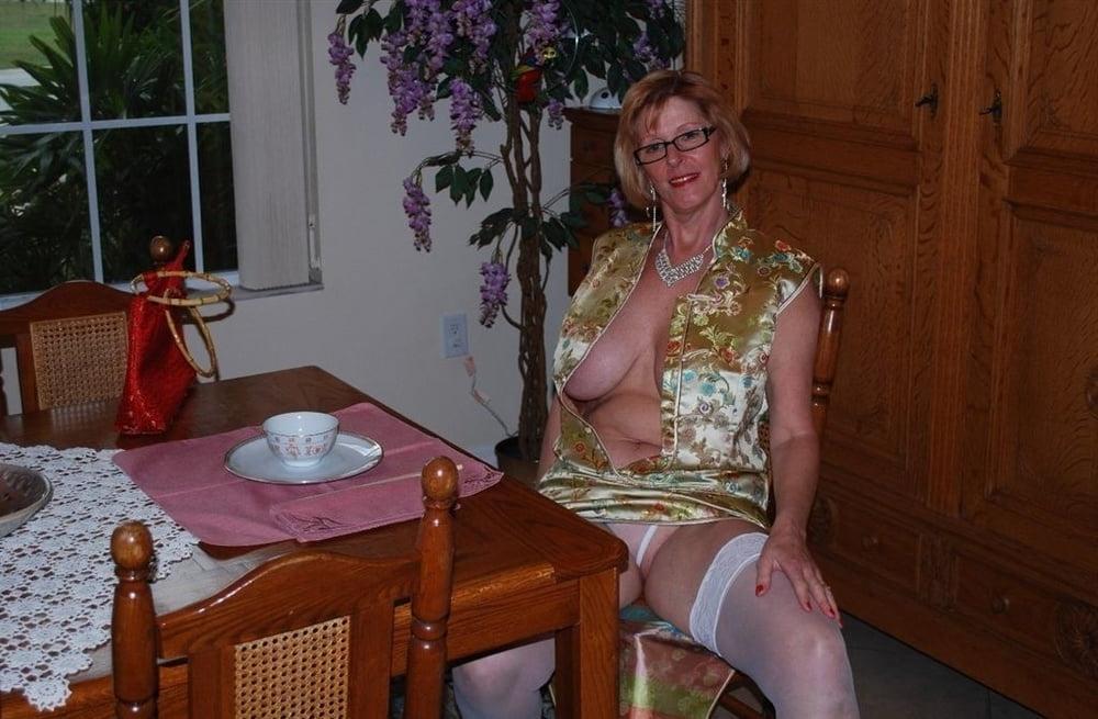 25P Mature Women in Nylons and Stockings 4