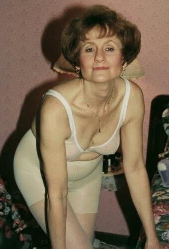 25P Mature Women in Pantyhose 7