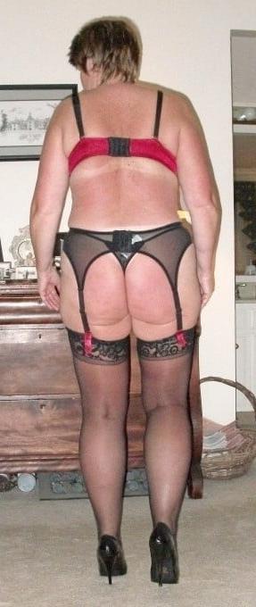 25P Mature Women in Nylons and Stockings 5
