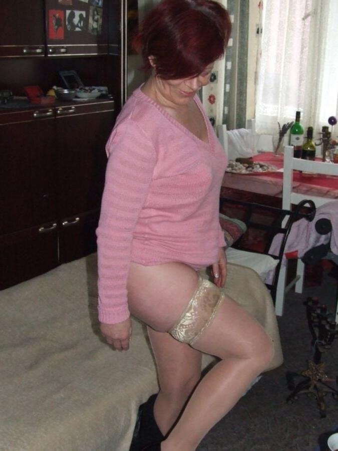 25P Mature Women in Nylons and Stockings