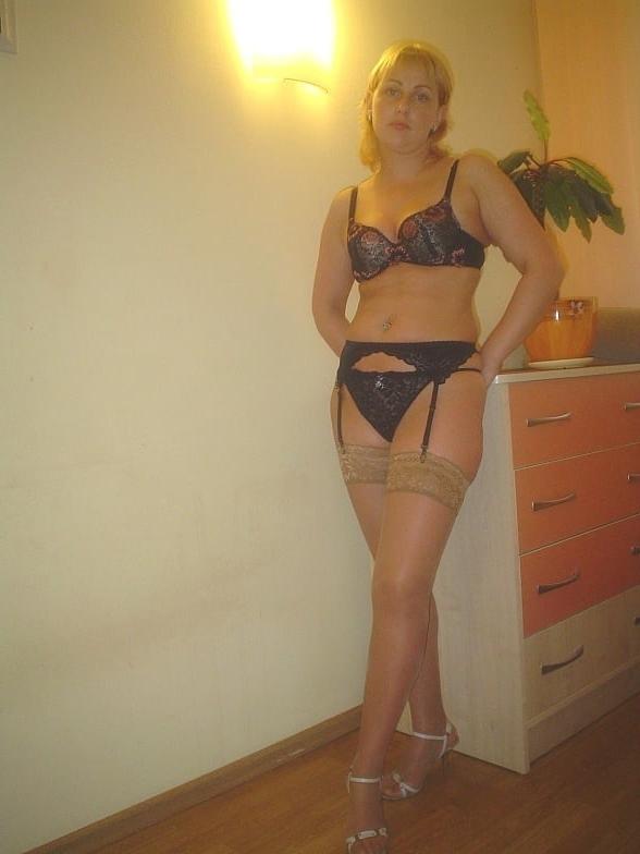 25P Mature Women in Nylons and Stockings
