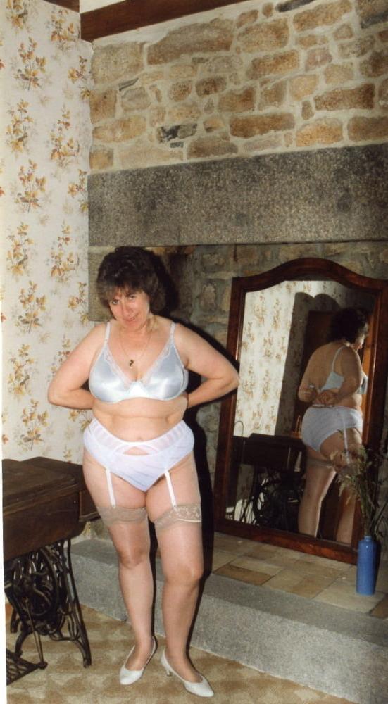 25P Mature Women in Nylons and Stockings