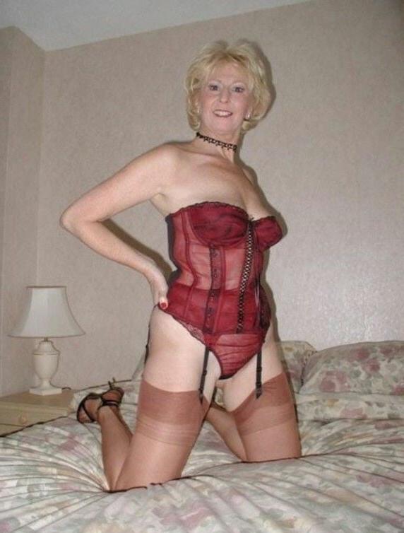 25P Mature Women in Nylons and Stockings