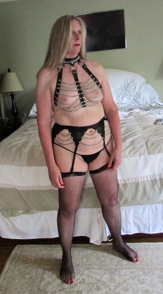 25P Mature Women in Nylons and Stockings 9