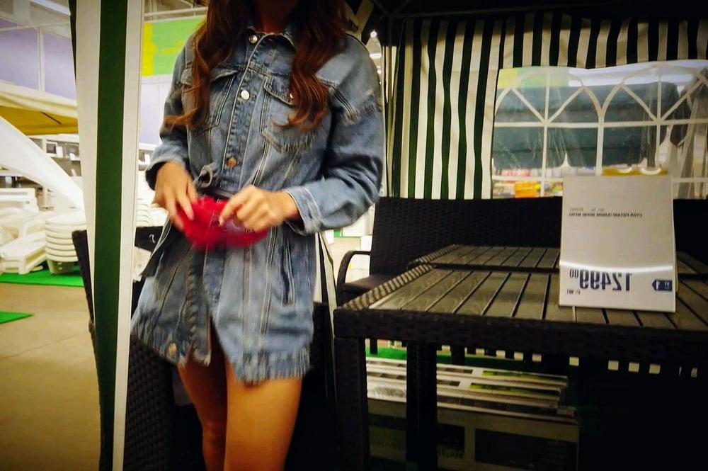 23P SDRUWS2- RUSSIAN TEEN EXHIBITIONIST IN A PUBLIC PLACE