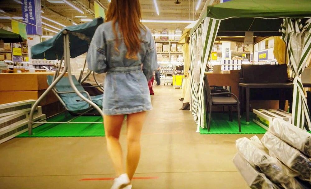23P SDRUWS2- RUSSIAN TEEN EXHIBITIONIST IN A PUBLIC PLACE