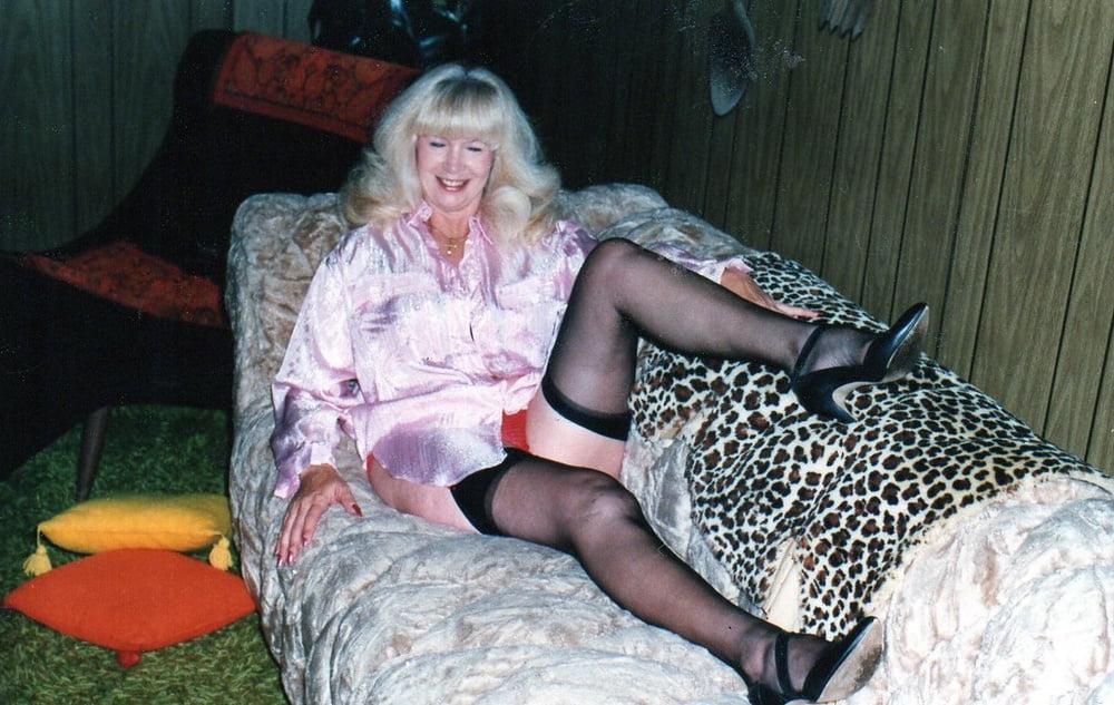 25P Mature Women in Nylons and Stockings 2