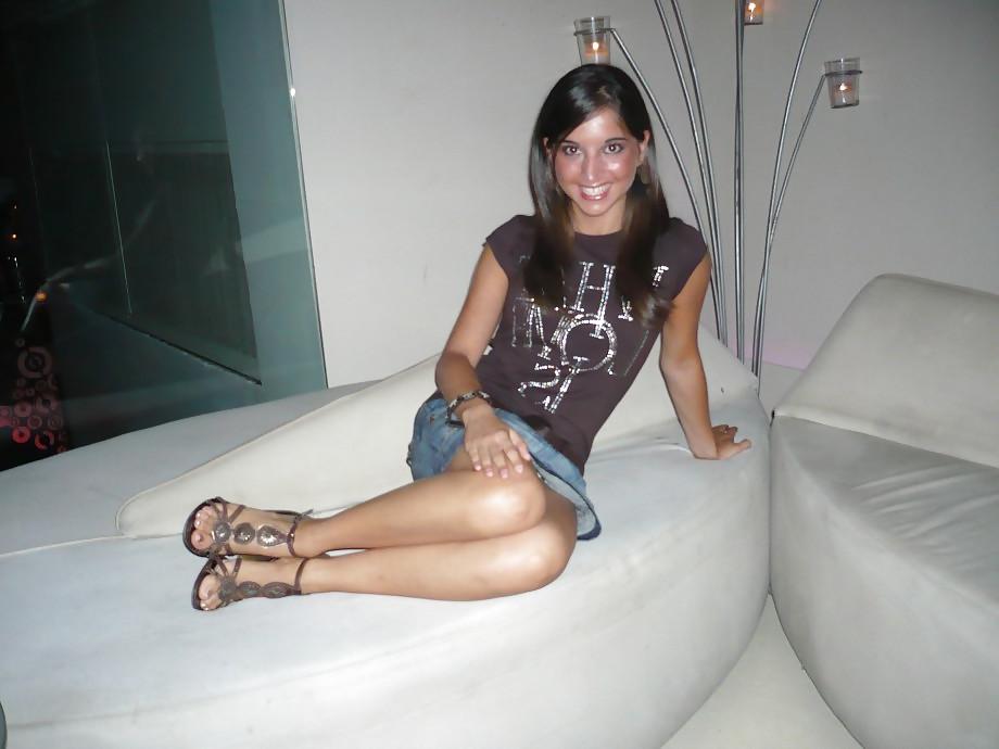 25P Italian girl shows pussy