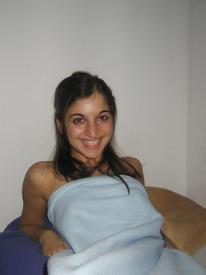25P Italian girl shows pussy