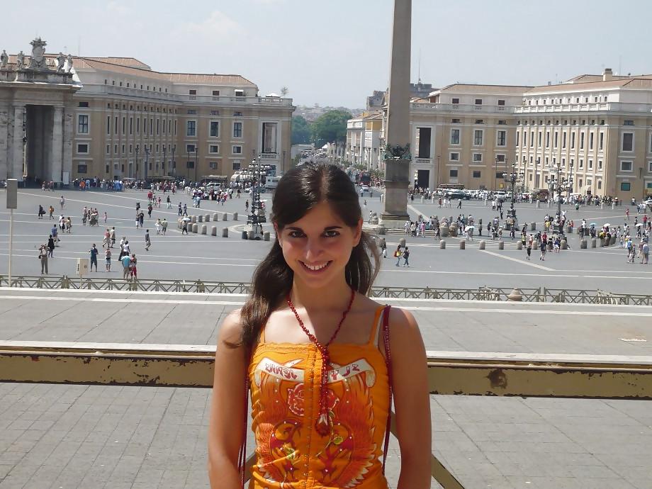 25P Italian girl shows pussy