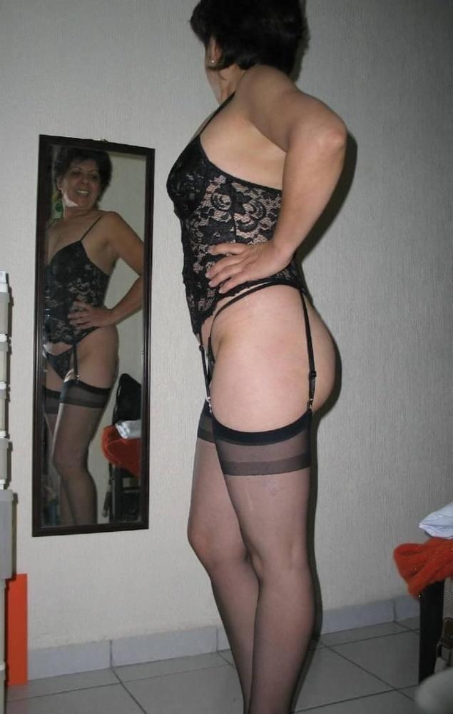 25P Mature Women in Nylons and Stockings 7