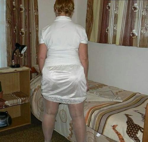25P Mature Women in Pantyhose 4