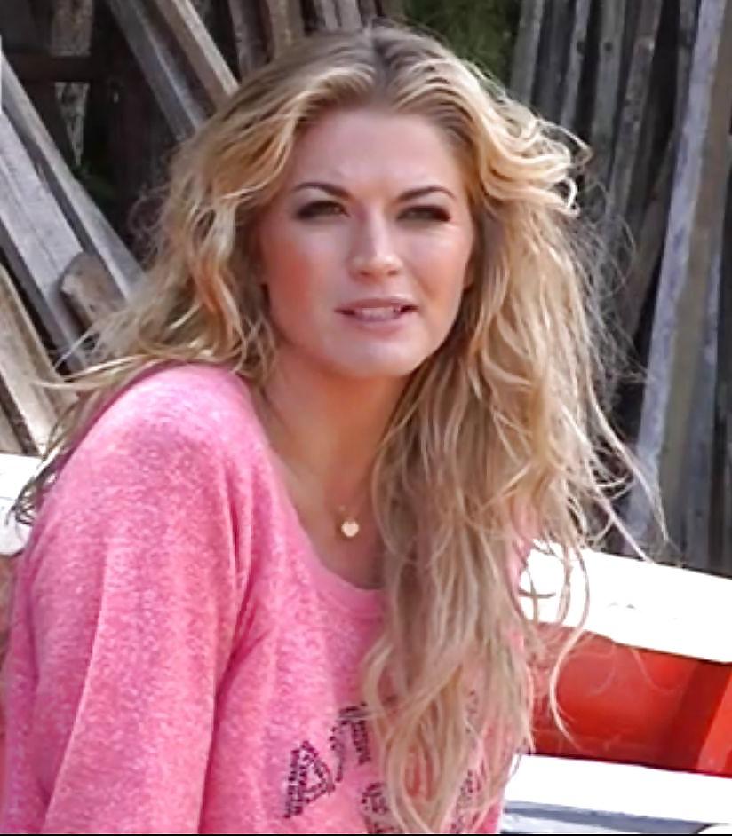 10P German actress Nina Bott