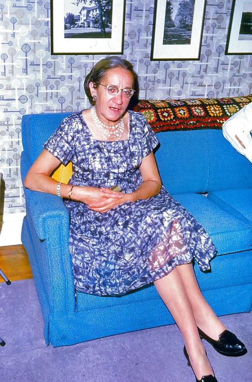 17P Vintage Milfs and Grannies